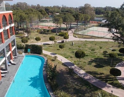 Club Mega Saray Belek: Ausblick aus dem Zimmer auf privaten Pool und Tennisplätze