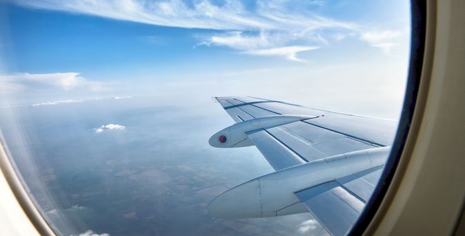 Blick aus fliegendem Flugzeug