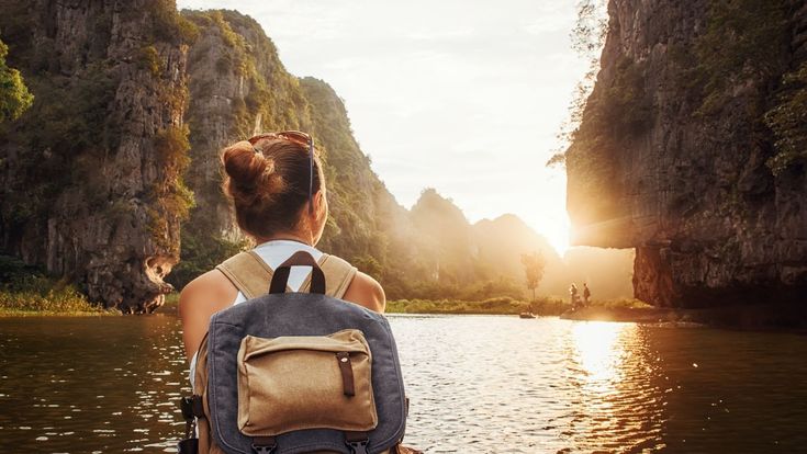 Fernreise Asien - Vietnam Frau auf Boot