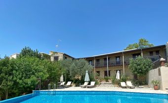 Eveleos Country House