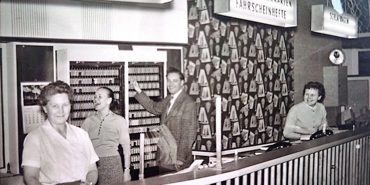 1955, Mitarbeitende im Reisebüro Lückertz