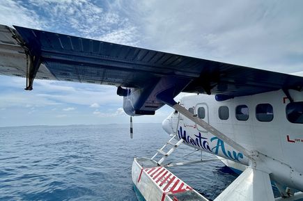 Wasserflugzeug am Anleger
