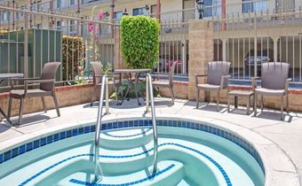 Days Inn by Wyndham Los Angeles LAX/Redondo/Manhattan Beach