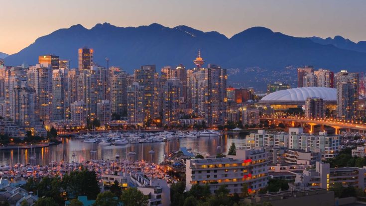 Skyline von Vancouver am Abend