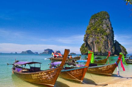 Bucht Phra Nang Beach: malerischer Strand auf der Railay-Halbinsel in der Provinz Krabi, Thailand