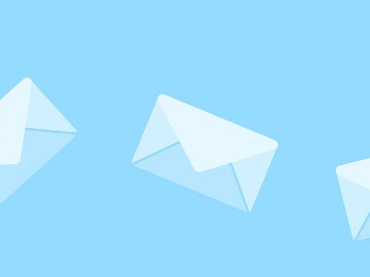 Illustration fliegender Briefumschläge auf blauem Hintergrund – Symbol für digitale Kommunikation oder Newsletter.