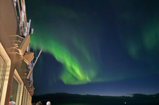 Norwegen Polarlichter vom Schiff im Meer aus zu sehen