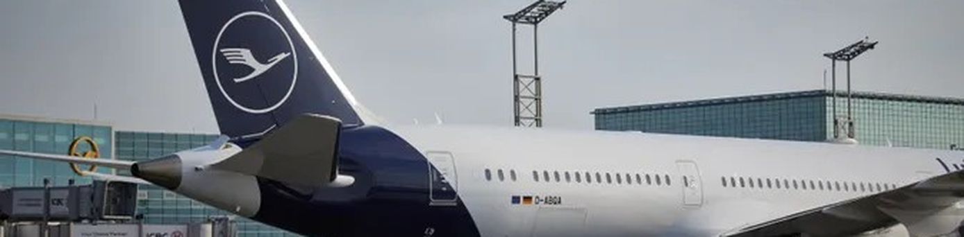  Lufthansa Flugzeug auf dem Vorfeld, Netzwerkkonsolidierung 2026