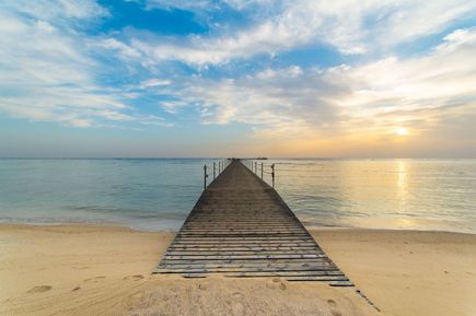 Steg an Strand & Meer: Badeurlaub am Roten Meer in Ägypten