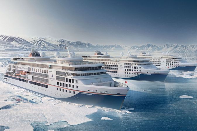 Hapag-LLoyd-Cruises Expeditionsflotte Kreuzfahrt Schiffe im Eismeer