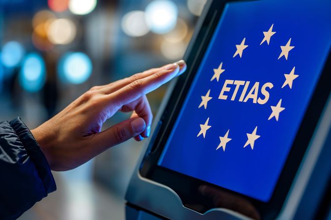 Elektronische Reisegenehmigung: Monitor mit ETIAS für Besucher der Europäischen Union