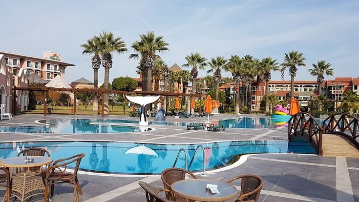 Teil der Poollandschaft nach Renovierung