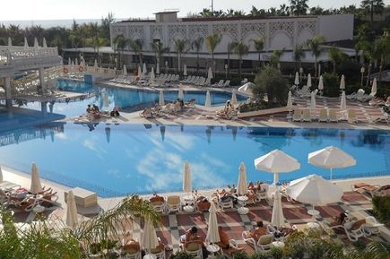 Poolanlage des Hotels Royal Taj Mahal