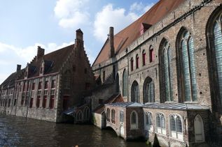 Historisches Gebäude in einer Stadt in Belgien