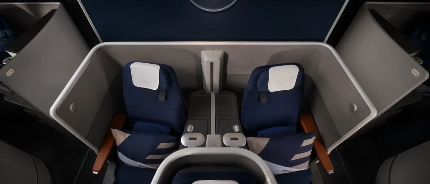Lufthansa Allegris Business Class Sitze in der Boeing 787-9, moderne Reiseklasse mit verschließbaren Türen