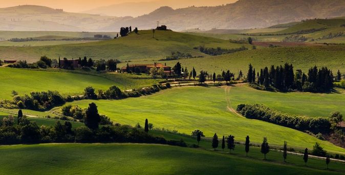 sanfte grüne Hügel in der Toskana