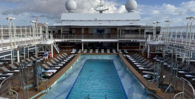 Pool Deck auf Kreuzfahrt mit Schiff Silversea Dawn