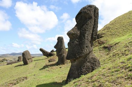 Chile Reise zu Osterinseln: Die berühmten riesigen Gesichter und Formationen aus Fels