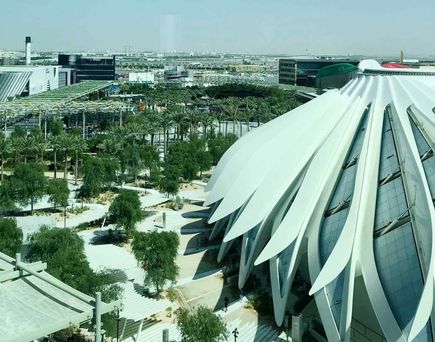 Blick von oben auf UAE-Pavillon und Gelände