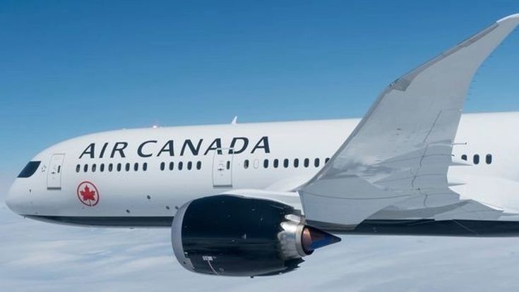 Flugzeug von Air Canada im Flug