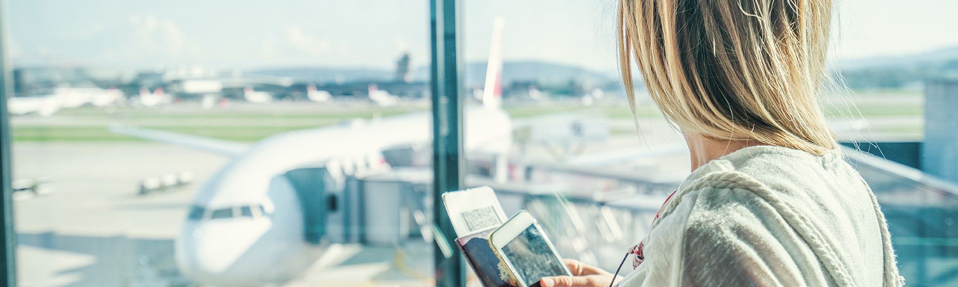 Geschäftsreise Frau am Flughafen