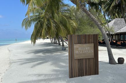 Sandstrand des Hotels "Meeru Maldives"