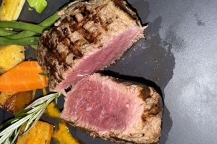 Steak essen auf Kreuzfahrt mit Schiff Silversea Dawn