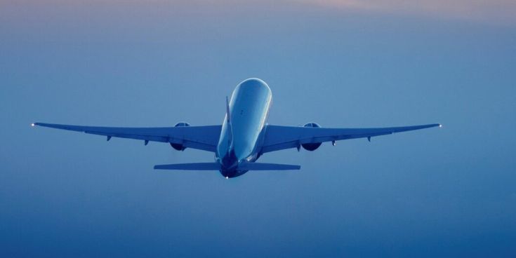 Flugzeug am Himmel © GettyImages