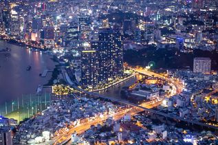 Blick auf Ho Chi Minh City bei Nacht