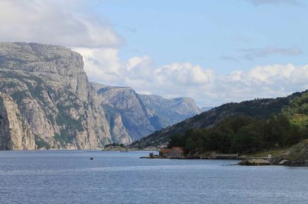 Fjordlandschaft auf Kreuzfahrt mit Queen Mary 2