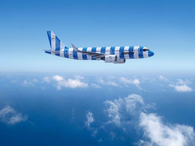 Condor A320 200 NEO mit blauen Streifen in der Luft