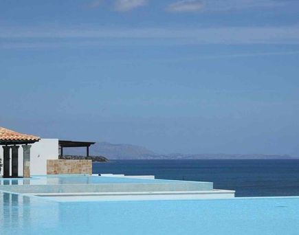 Suitenurlaub mit Infinity Pool Ausblick