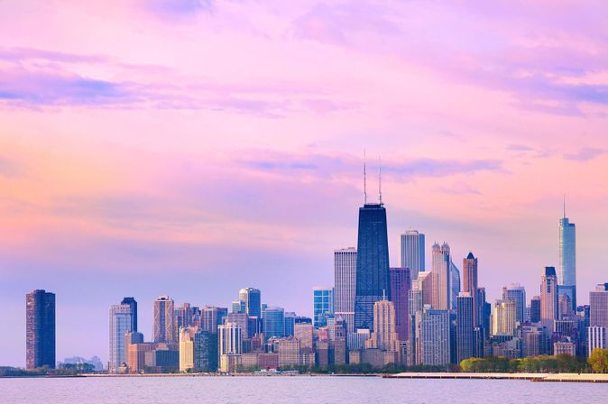 Blick auf die Skyline von Chicago am Lake Michigan