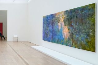 Kunstwerk an der Wand im Museum Fondation Beyeler in Basel, Schweiz