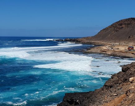 Blick auf den naturbelassenen Strand Playa del Confital auf Gran Canaria