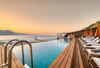 Numa Port Hotel