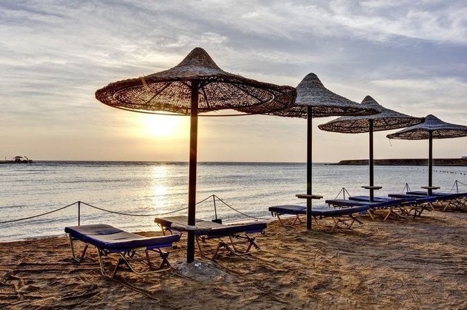 Strand Liegen und Schirme vom TUI Magic Life Club