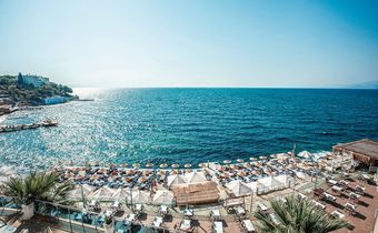 Charisma De Luxe Hotel