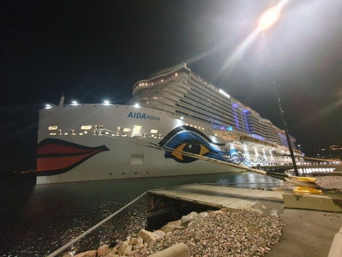 AIDAnova im Hafen