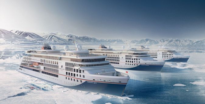Hapag-LLoyd-Cruises Expeditionsflotte im Eismeer