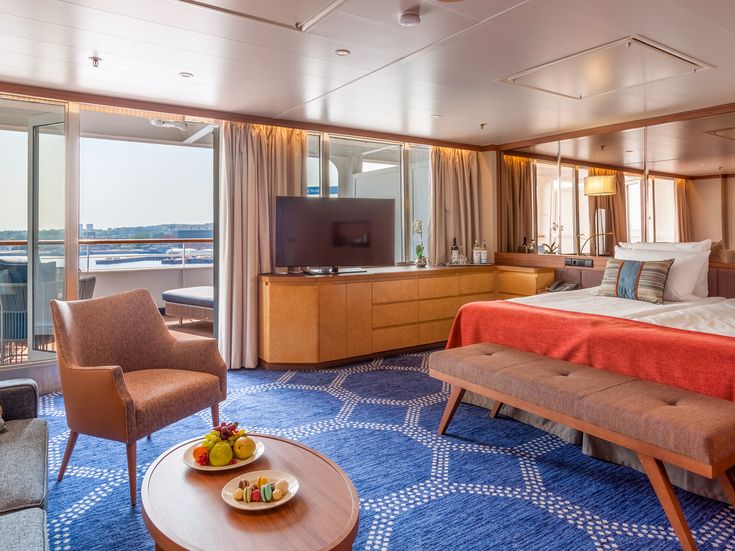 Agora Bar auf dem Pooldeck der Mein Schiff Relax