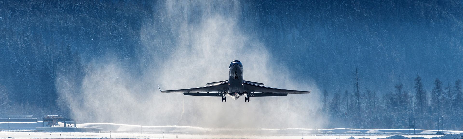 Startender Flieger auf vereister Startbahn