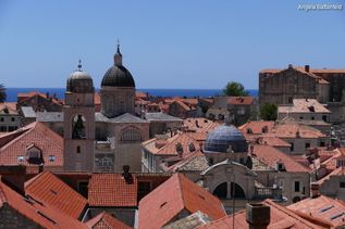 Blick auf Häuser in Altstadt in Kroatien