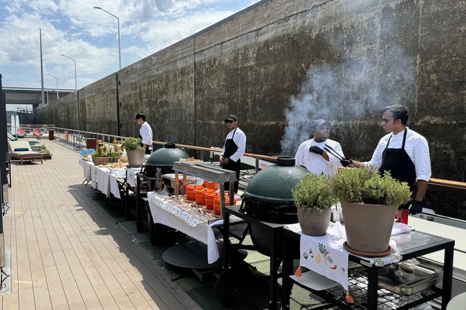 BBQ Sonnendeck Reise mit Schiff Riverside Mozart