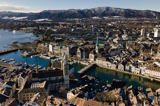 Blick auf die Altstadt in Zürich, Schweiz