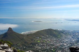 Blick auf Kapstadt vom Tafelberg in Südafrika
