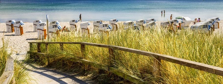 Strandkörbe an der Ostsee