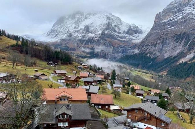 Schweiz Urlaub im Ort Grindelwald in den Bergen