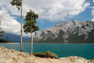 See vor Bergkulisse in Kanada
