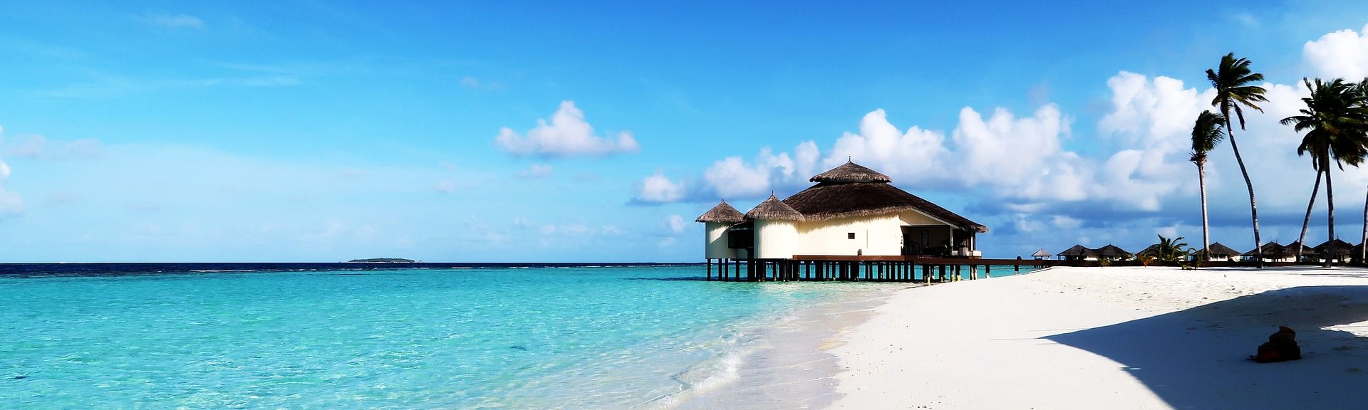 Strand einer Malediven Insel (Indischer Ozean in Asien)